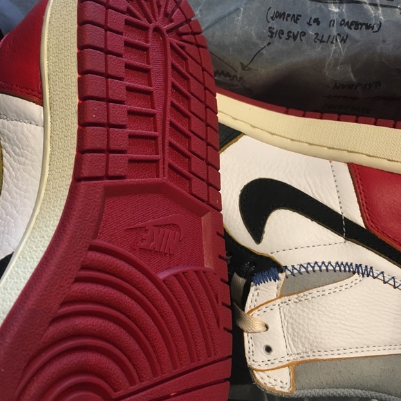 Athletic_Shoes